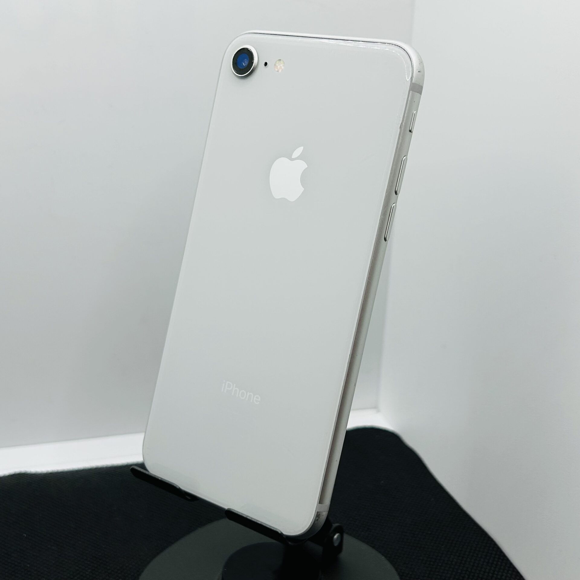 Buy Used Apple iPhone 8 64GB Silver - (Grade B) - Warranty & Fast