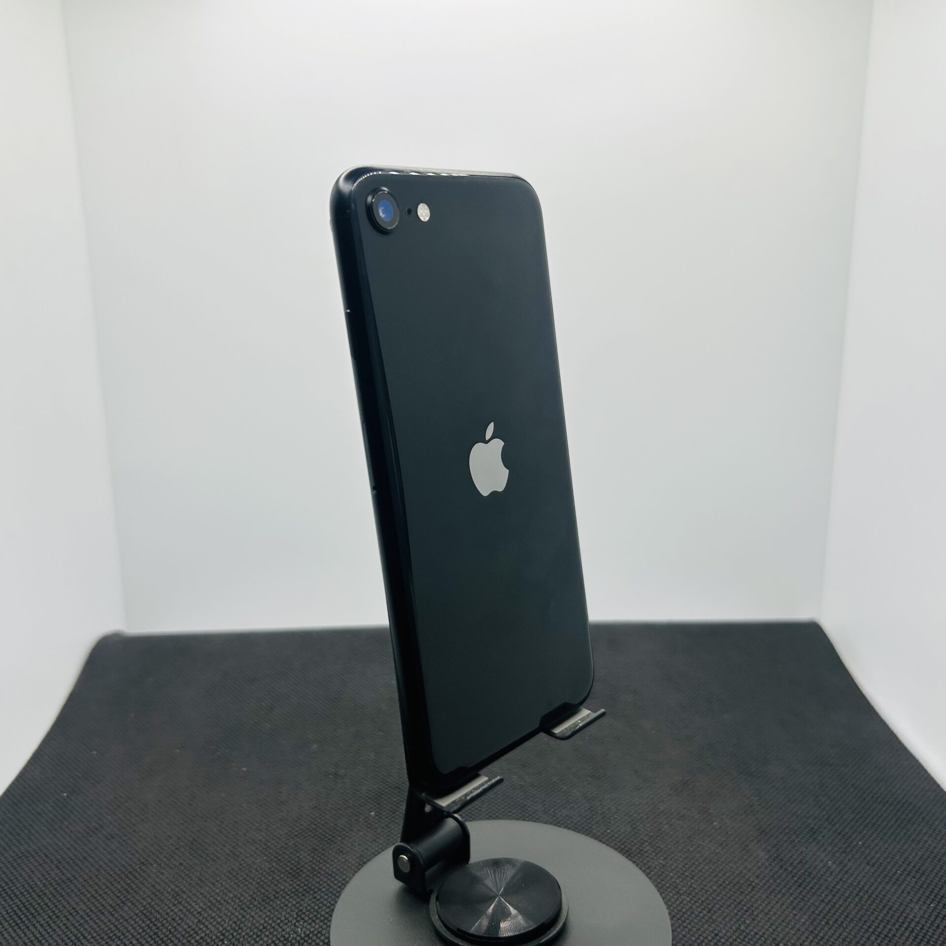 Buy Used Apple iPhone SE (2020) 64GB Black - (Grade B) - Warranty