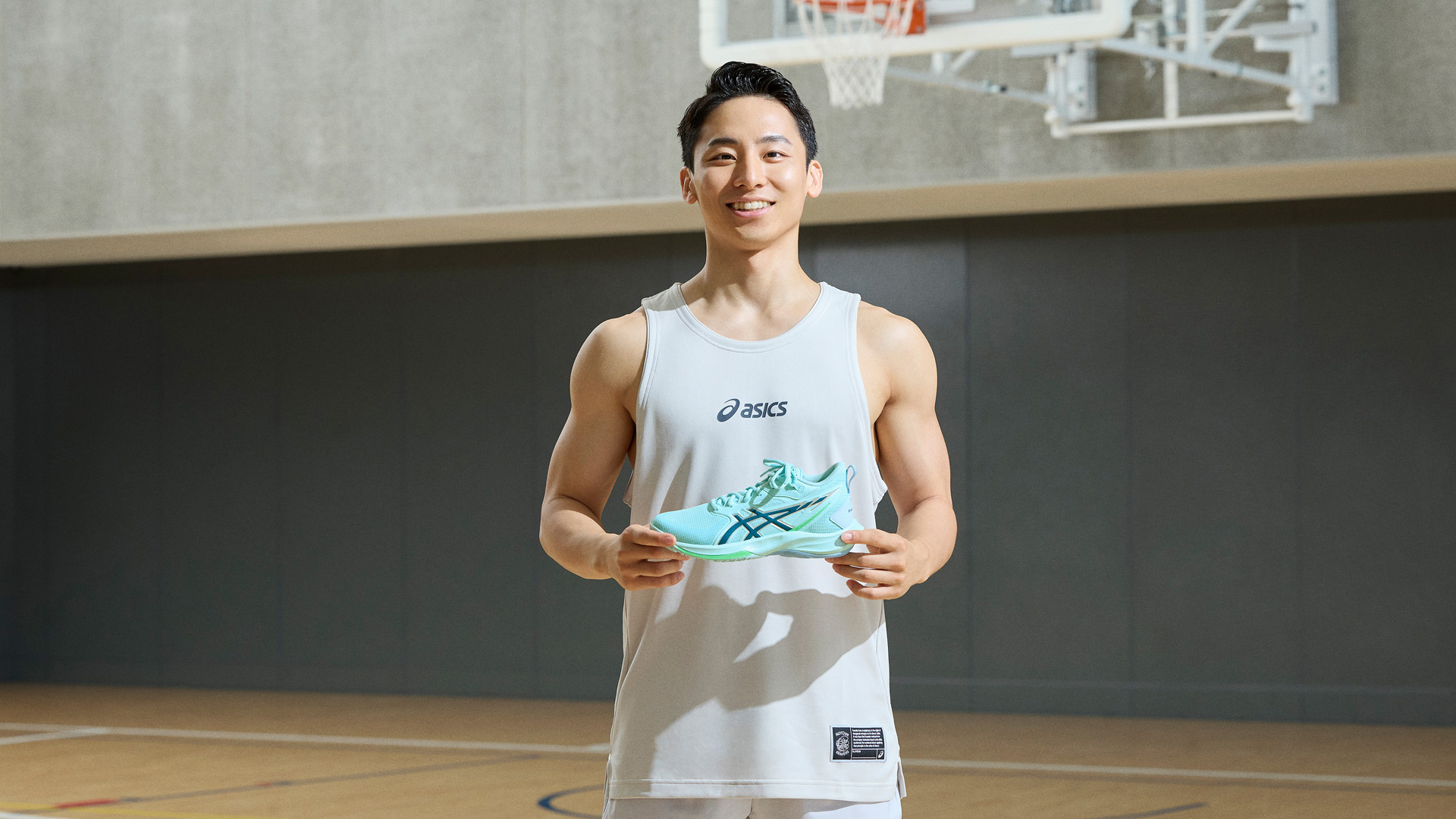 アシックスから河村勇輝選手と共同開発したシューズ「SWIFTACE YUKI