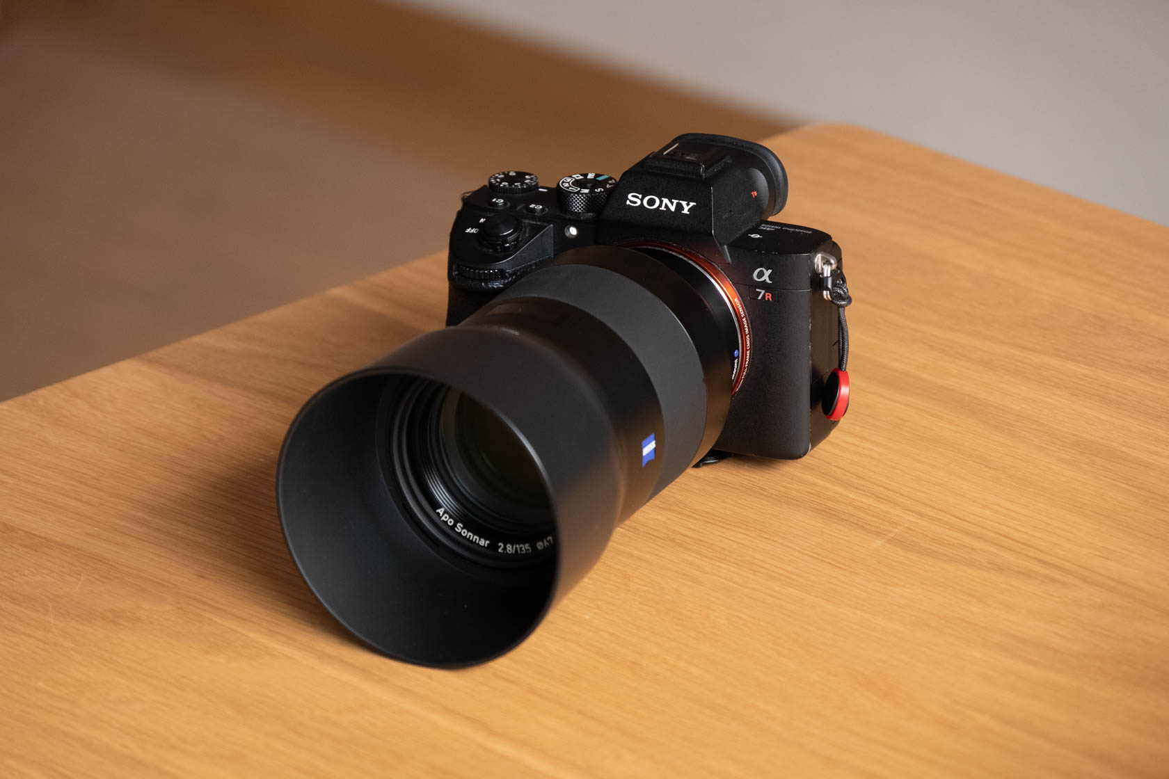 Batis 2.8/135』レビュー。開放から良く写る最高級のEマウント用望遠単