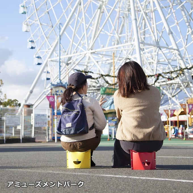 テーマパークや行列の待ち時間に便利♪コンパクトに持ち運べてサッと