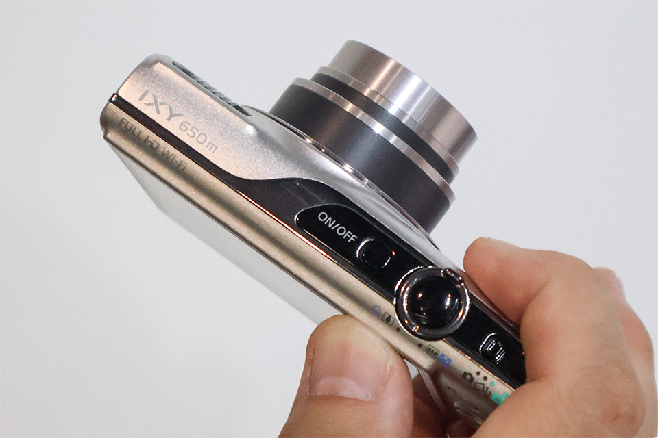 microSD対応になったスリムなコンパクトデジタルカメラ「キヤノン IXY