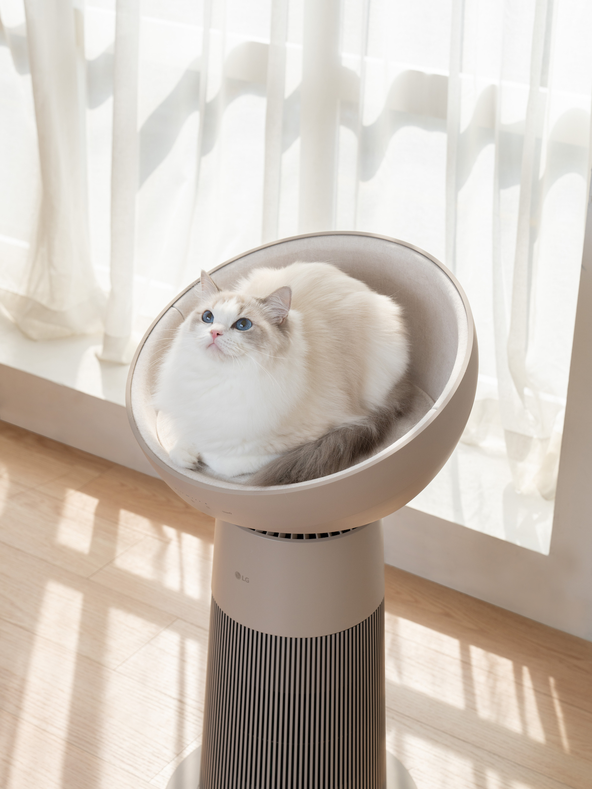 猫の健康管理とキャットタワーを兼ね備えた、LGの空気清浄機 | GOETHE