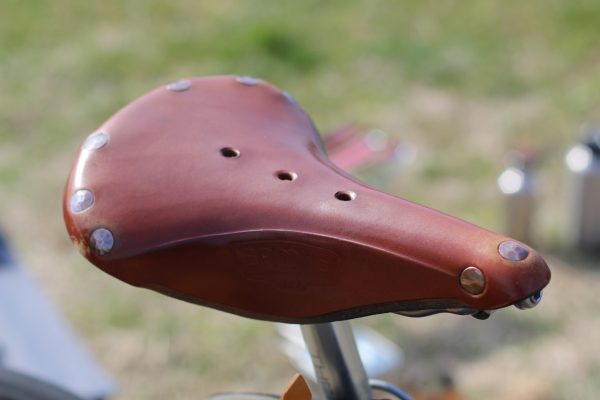 ブルックスのレザーサドル、グリップが全色入荷しました。 | 広島の