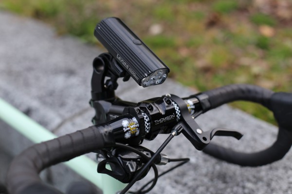 ライトの付ける場所に困ったときに、ポールのステムキャップのライト