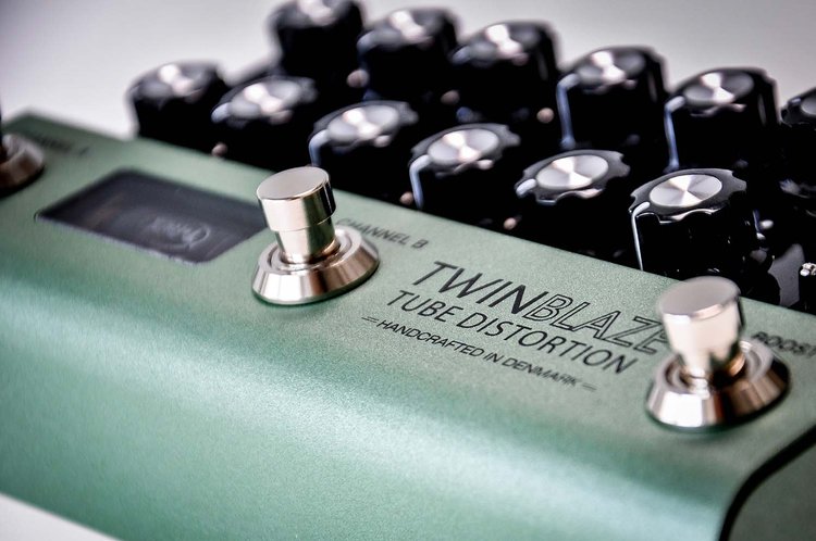 T-REX TWIN BLAZE ― 真空管12AX7搭載・先進2CHチューブ