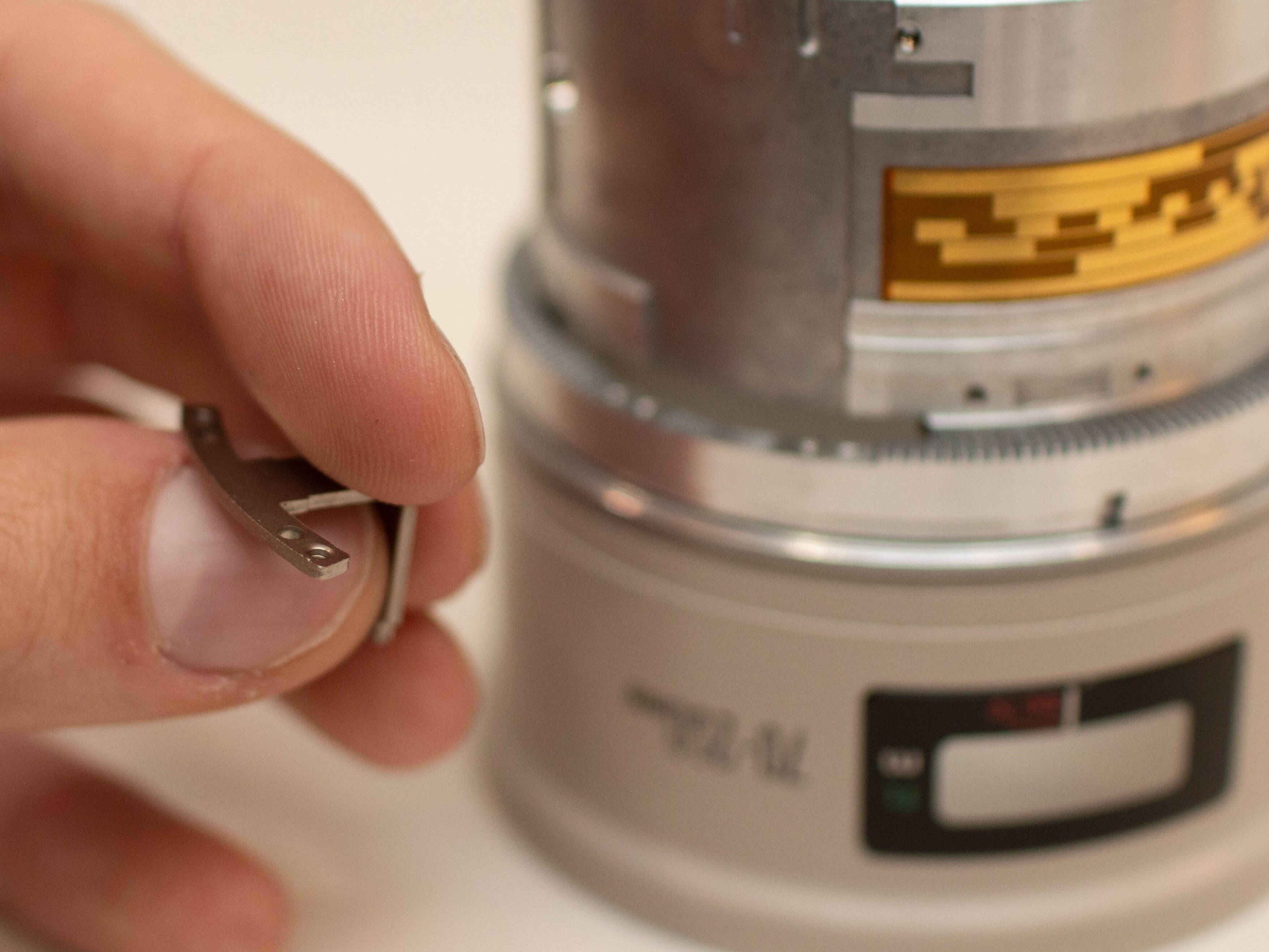 Canon EF 70-200mm f/2.8L IS USM Zooming Key Replacement - iFixit