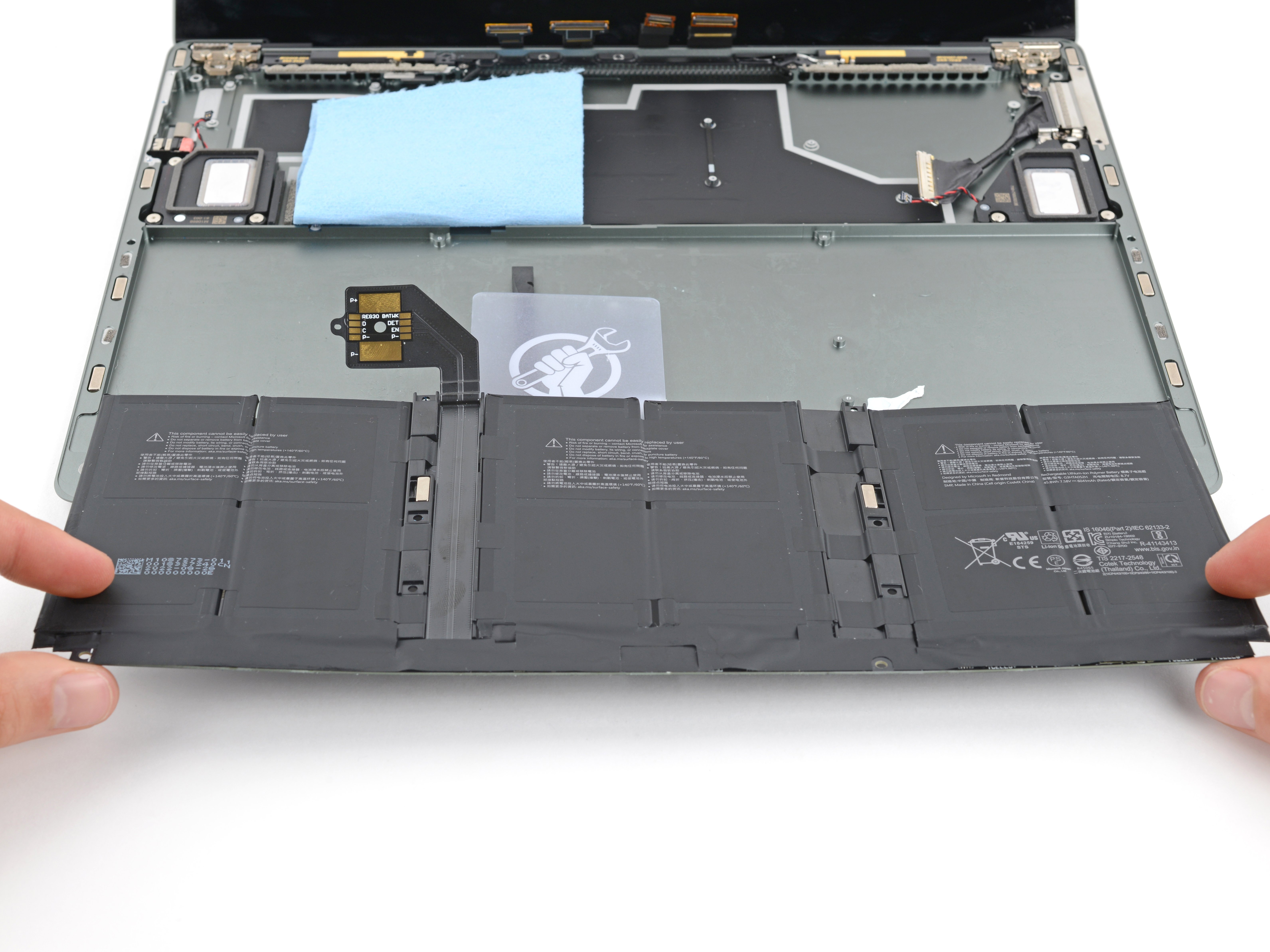 Microsoft Surface Laptop 4（15インチモデル）のバッテリー交換
