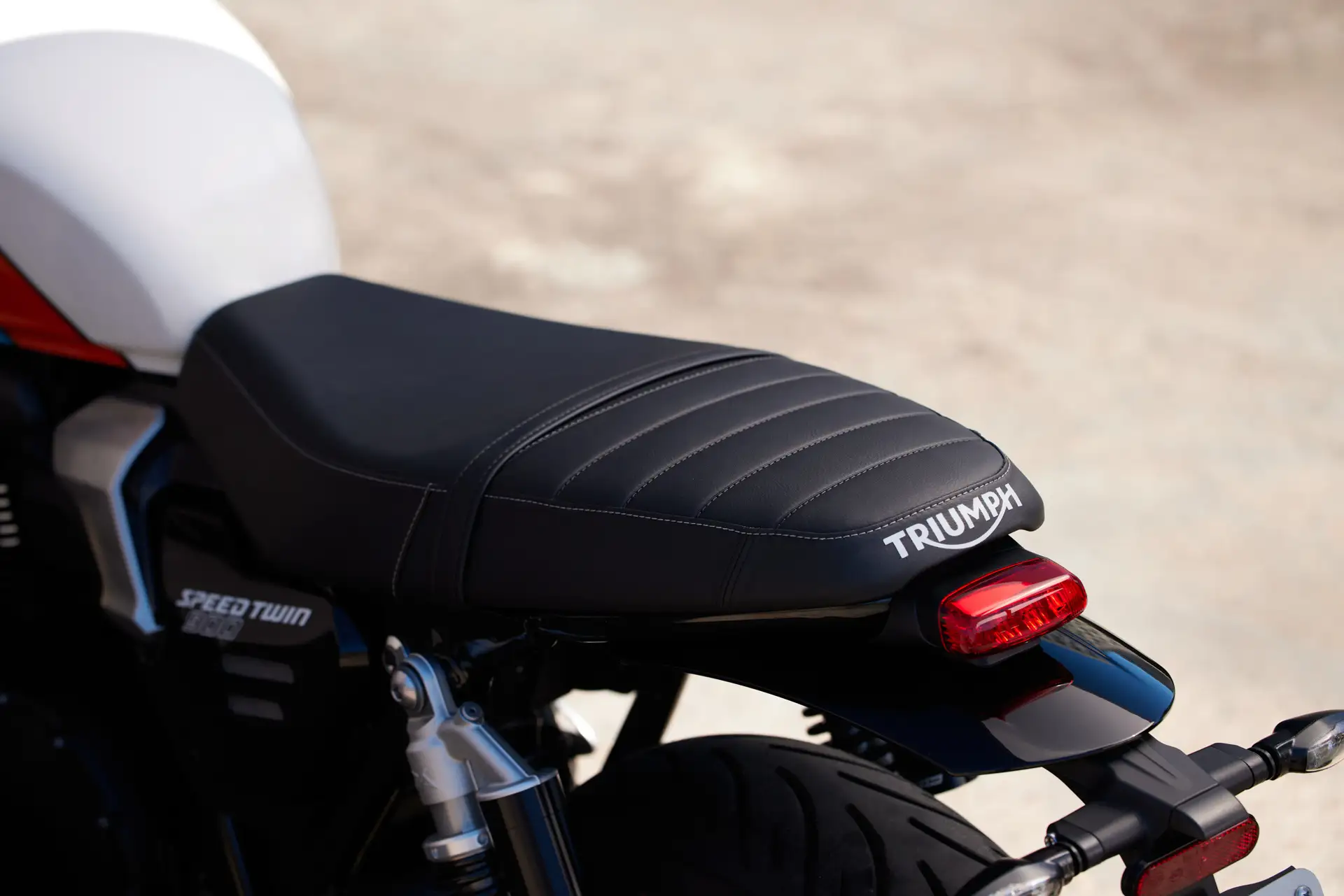 トライアンフから新型「SPEED TWIN 900」発表のお知らせ | AEG 自動車