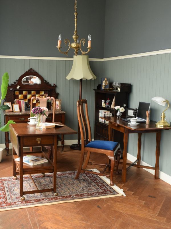 英国のアンティーク家具、扉の収納が付いたオープンタイプのブック