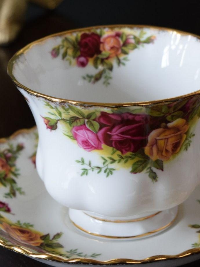 ロイヤルアルバート社のアンティークカップ＆ソーサー（オールド