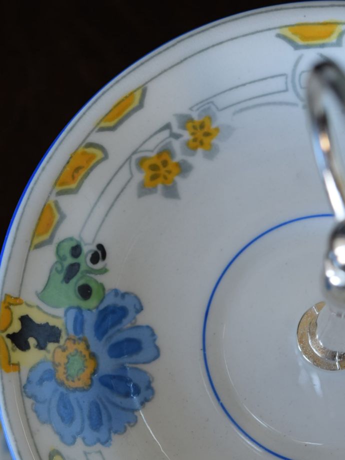 英国アンティークのケーキスタンド、シノワズリデザインのお花柄が