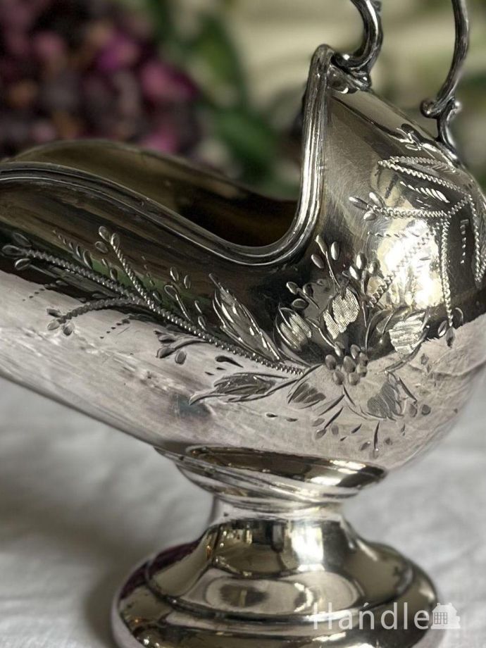 英国のアンティークシルバーのお砂糖入れ、お花模様が優雅なシュガー