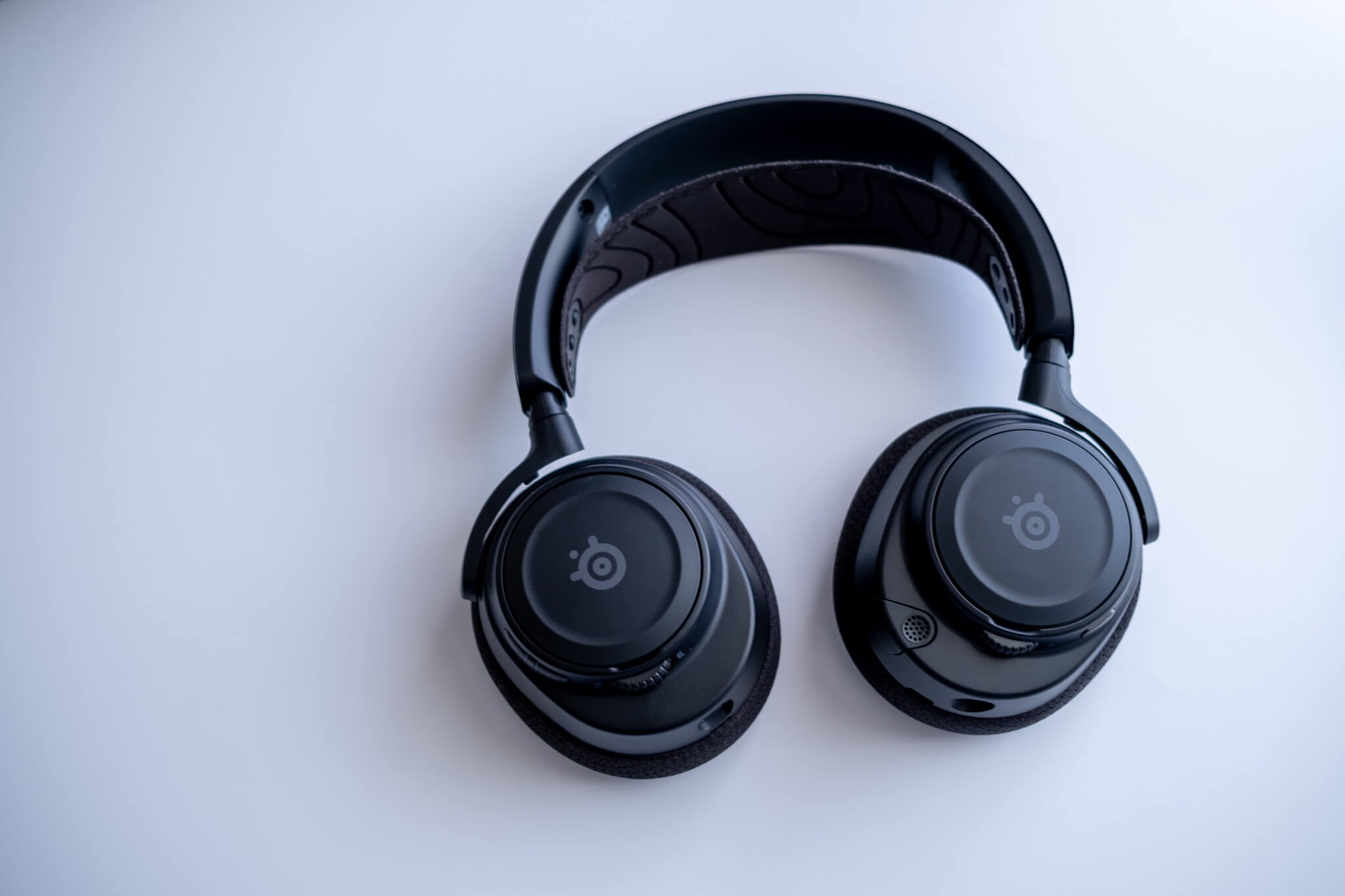 SteelSeries Arctis Nova 7をレビュー！同時接続ができる神ヘッド