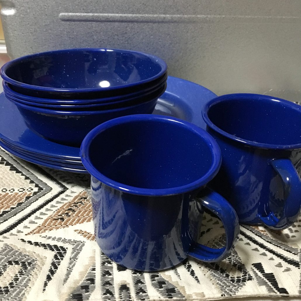 キャンプのお皿にコールマンのエナメルディッシュウェアはいかが