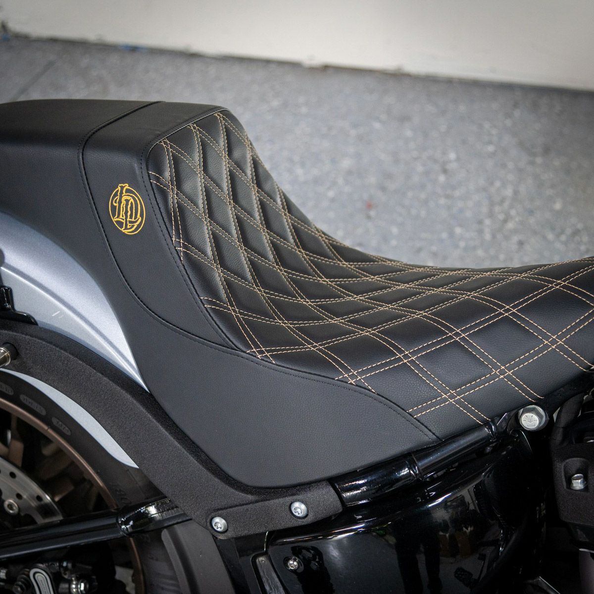 Lucky Daves M8ローライダーシート ゴールドダブルダイアモンド