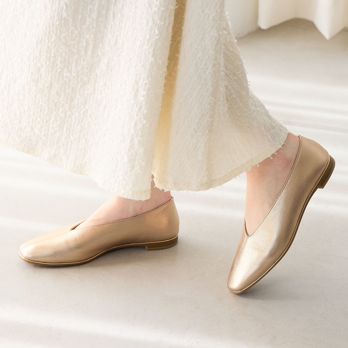 再値下げ】メタルラインVカットパンプス/651113