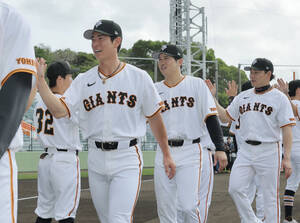 巨人】泉口友汰がNPBアワードに初参加「来年はみんなで来たいです