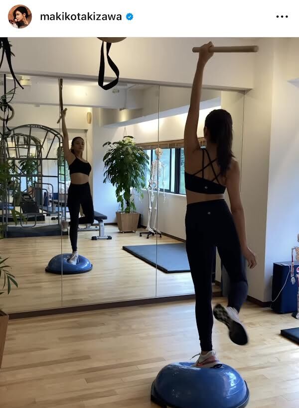 滝沢眞規子、トレーニング中のしなやかボディ披露「後ろ姿も美しいです