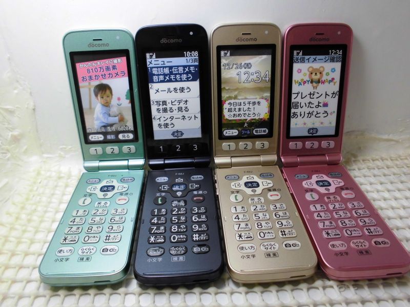 NTTドコモ F－02J らくらくホン モックアップ 4色セット