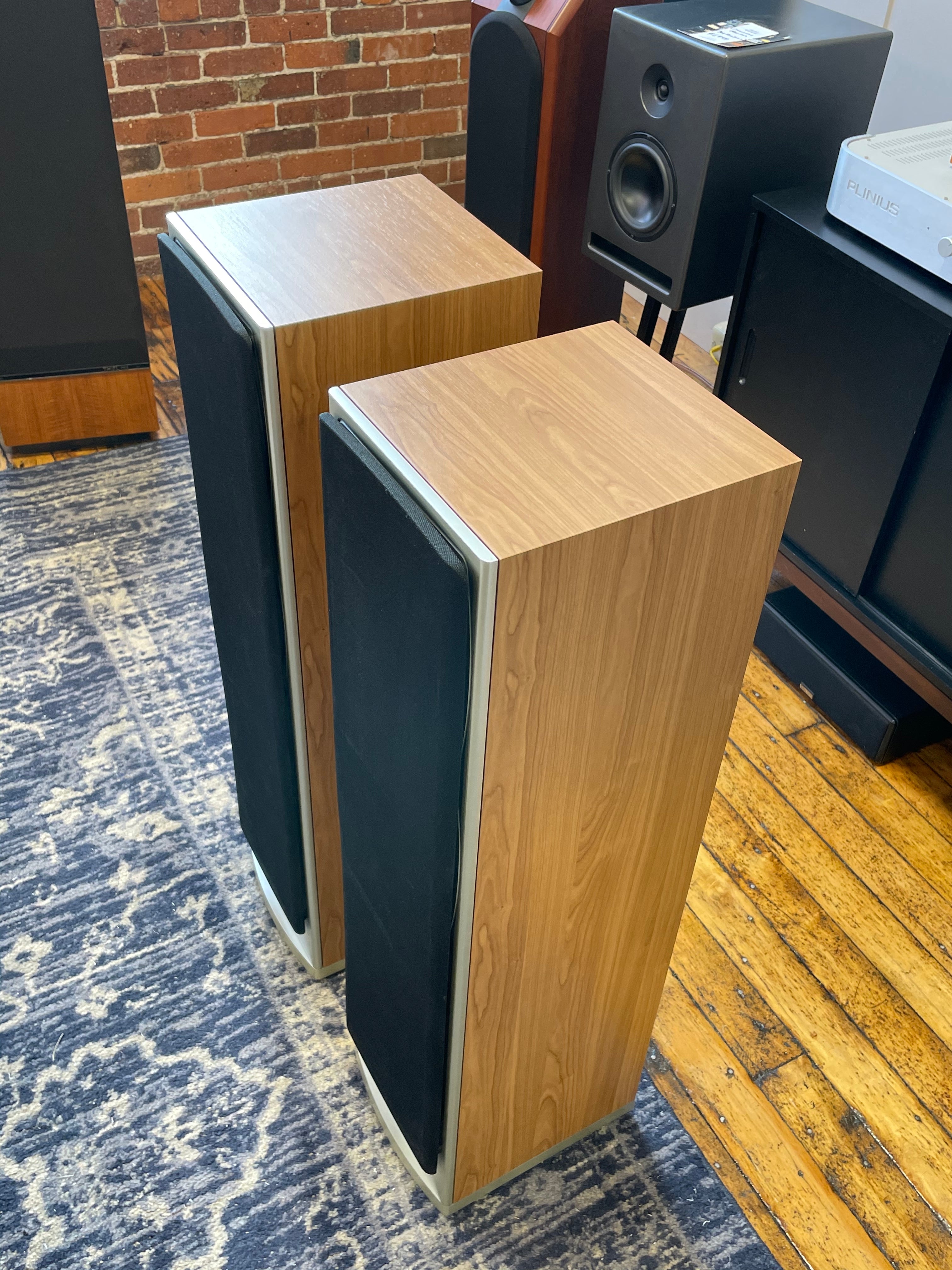 Tannoy Saturn S8 Tower Speakers in 