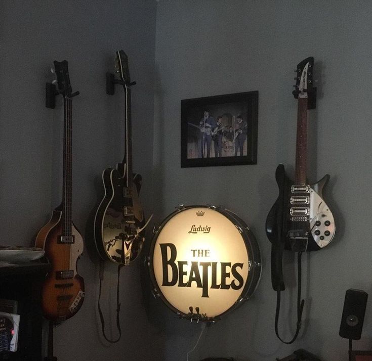 THE BEATLES VINTAGE LUDWIG BASS DRUM HEAD LAMP DISPLAY BLACK