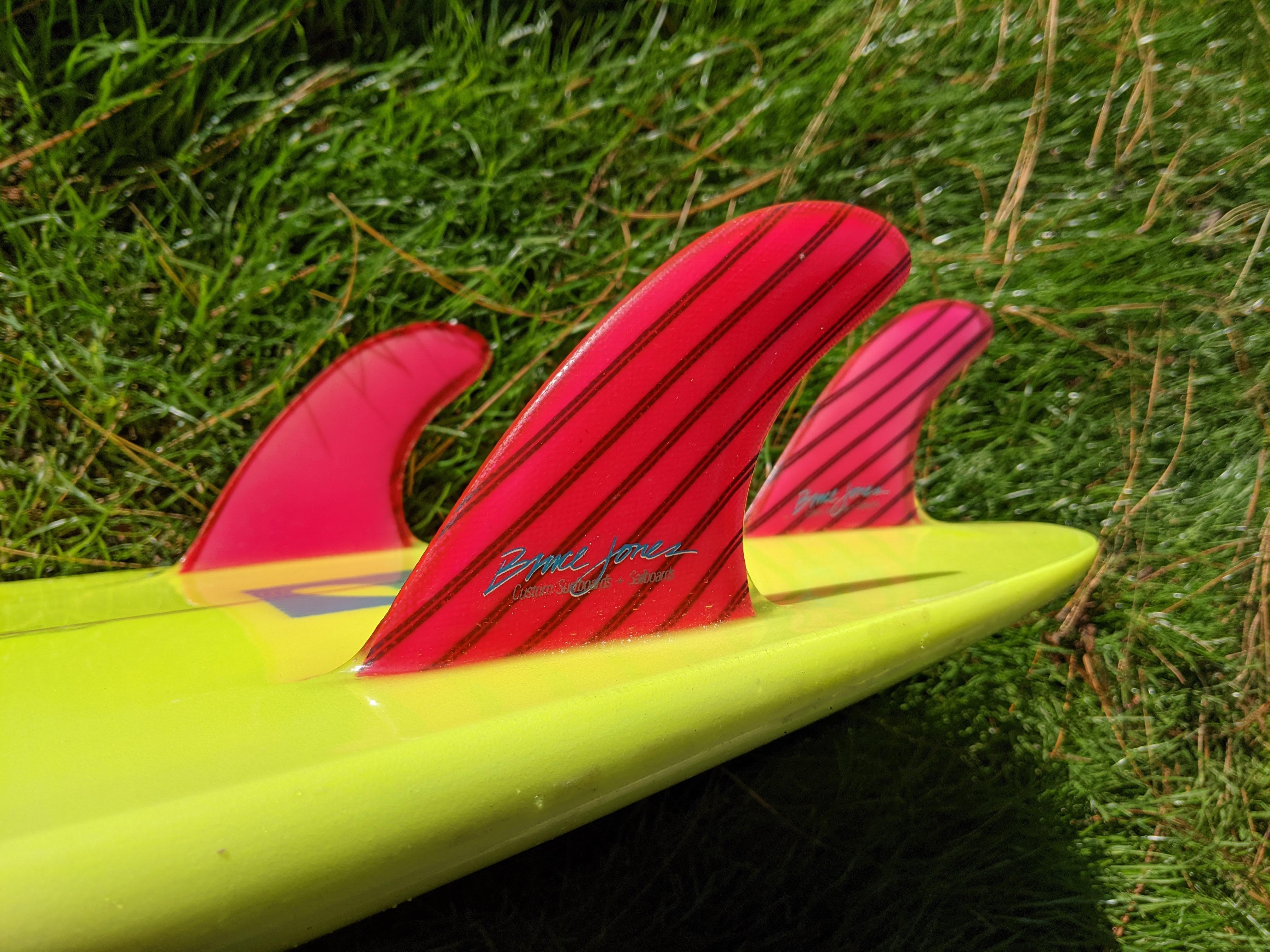 Quiver! More about this thruster, Bruce Jones x Surfrider