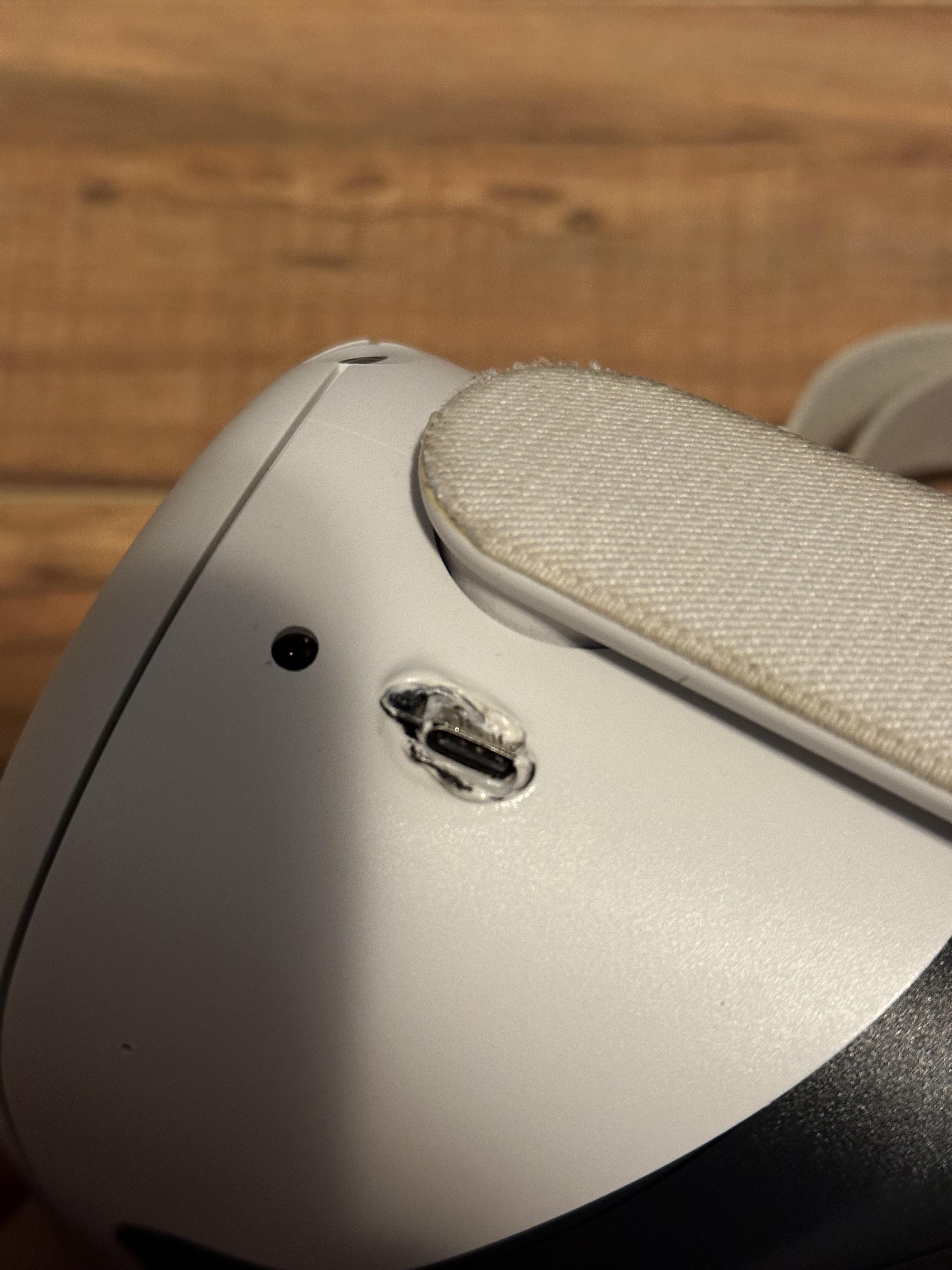 Quest 2の充電ポートが焦げちゃったんだけど、どうすればいい？ : r