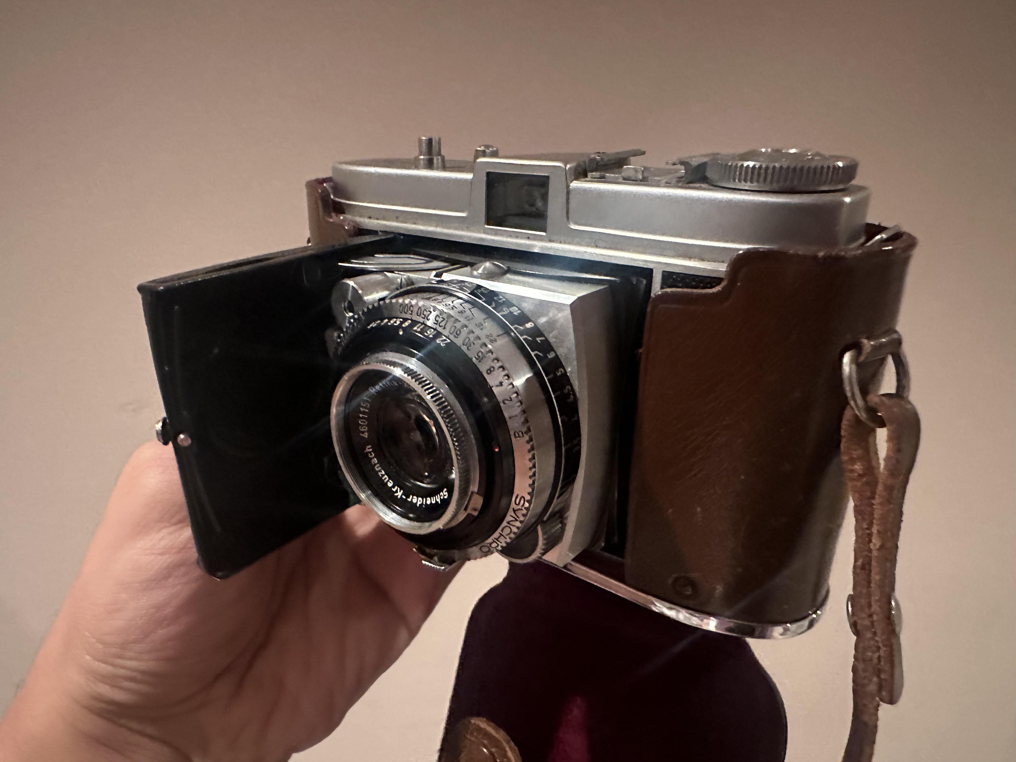 新しいカメラを手に入れたんだ。コダック レチナ 1b : r/AnalogCommunity