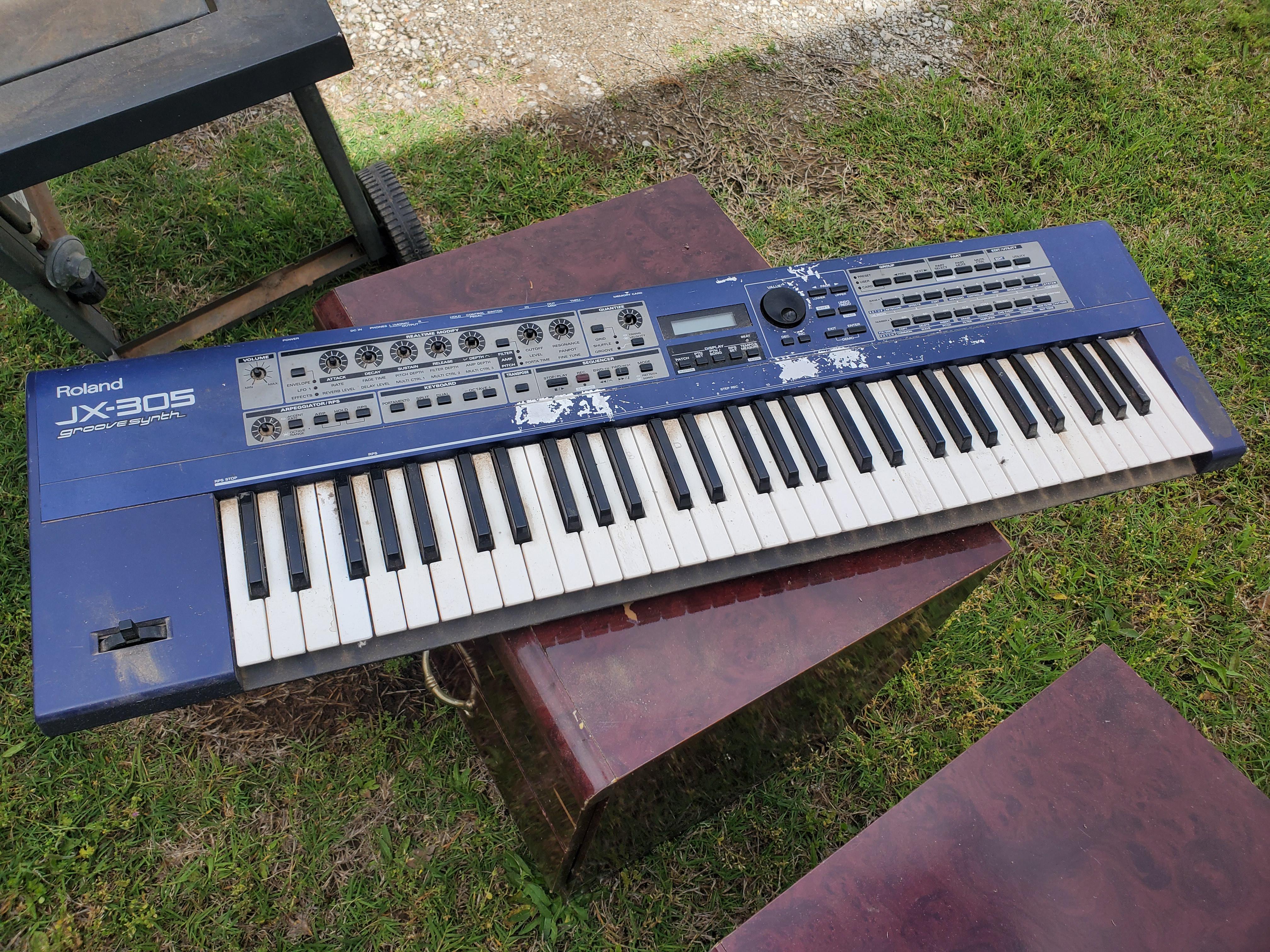 ガレージセールで見つけたRoland JX-305 : r/synthesizers