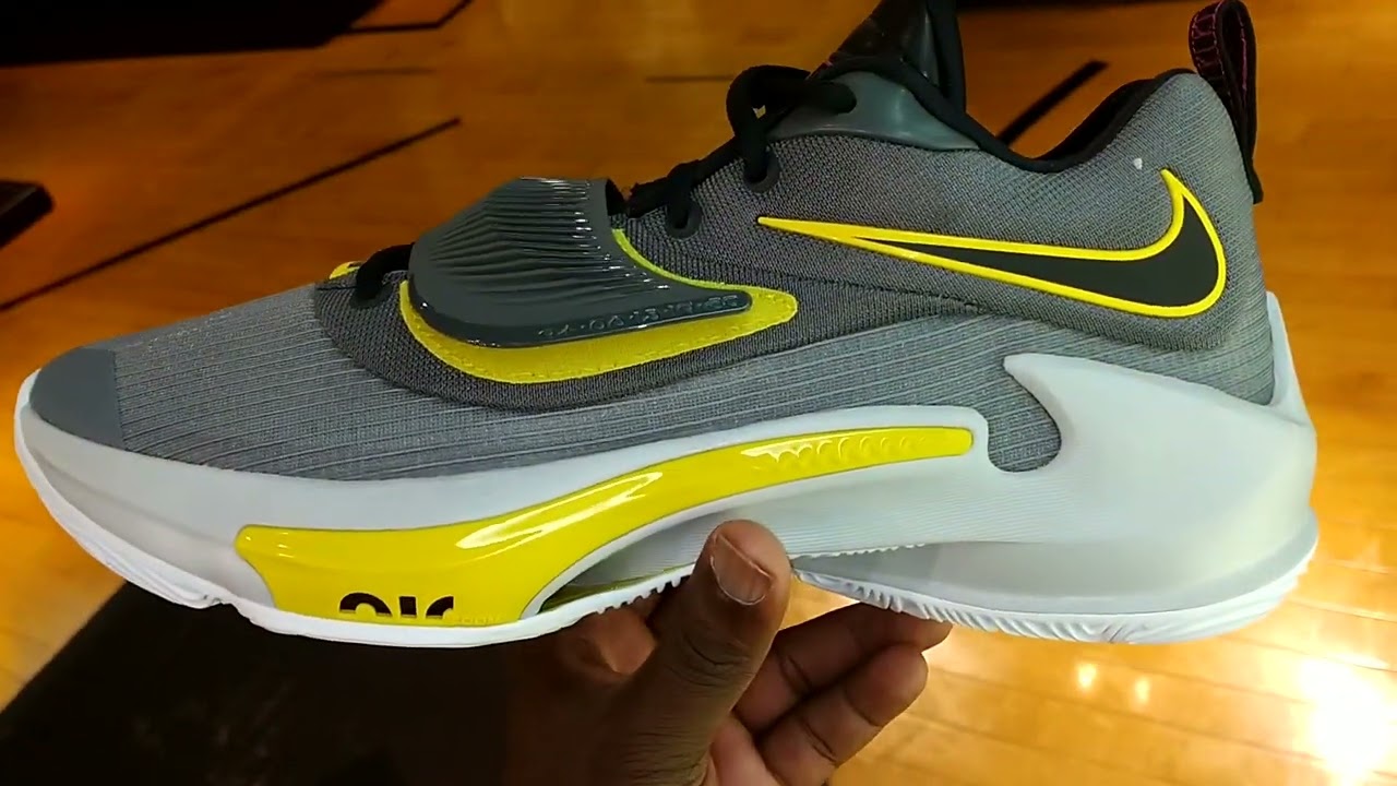Nike Zoom Freak 3 Low Battery - YouTube