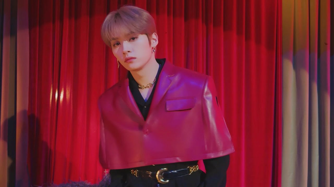 CIRCUS JACKET FILM -Lee Know Ver.- - YouTube