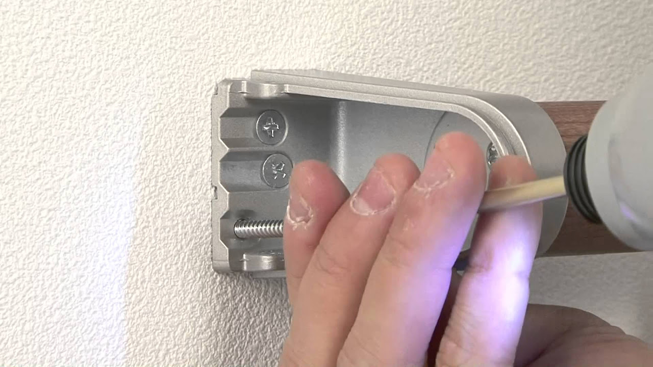 連続手すり1500mmピッチストロング10 エンドブラケットの取り付け