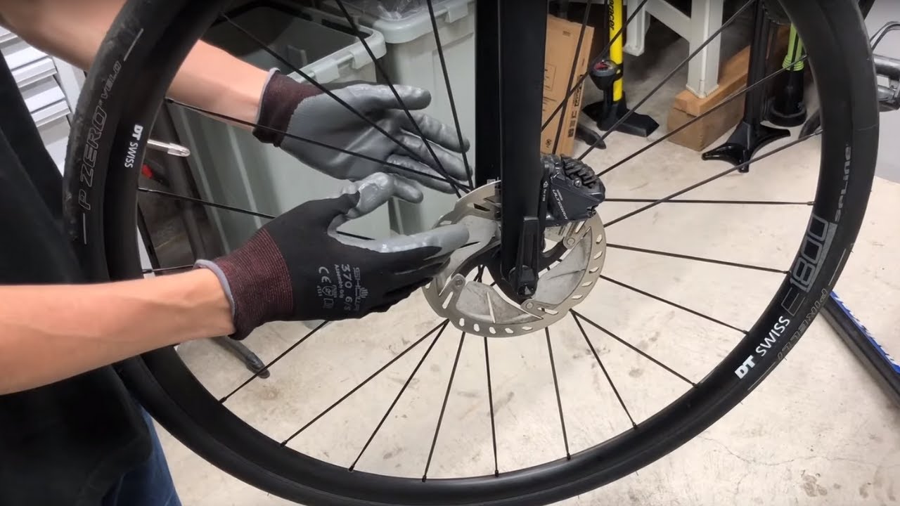 How to remove and install disc road wheels (front wheel) - YouTube
