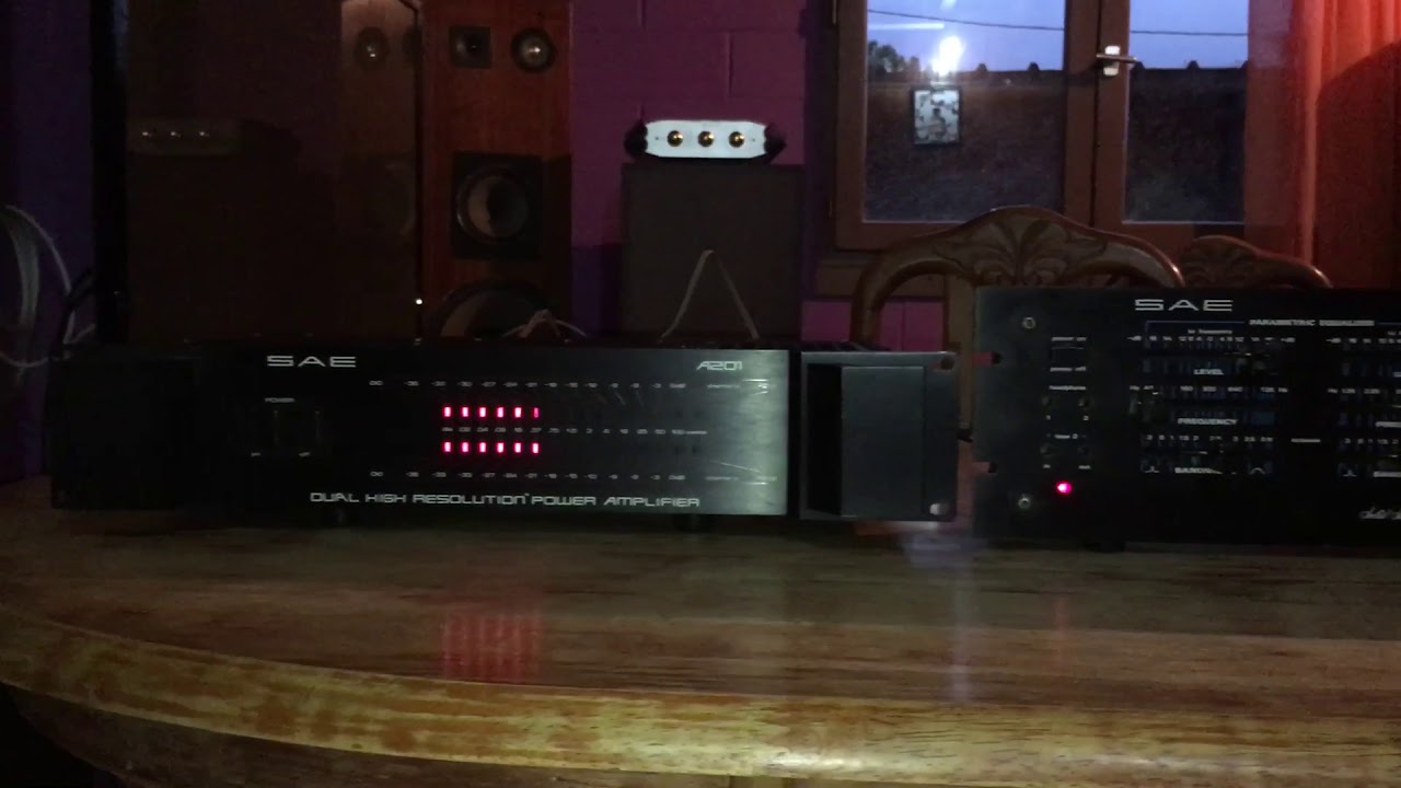Vintage power amplifier et pre-amp SAE A201 + SAE 2900 - YouTube