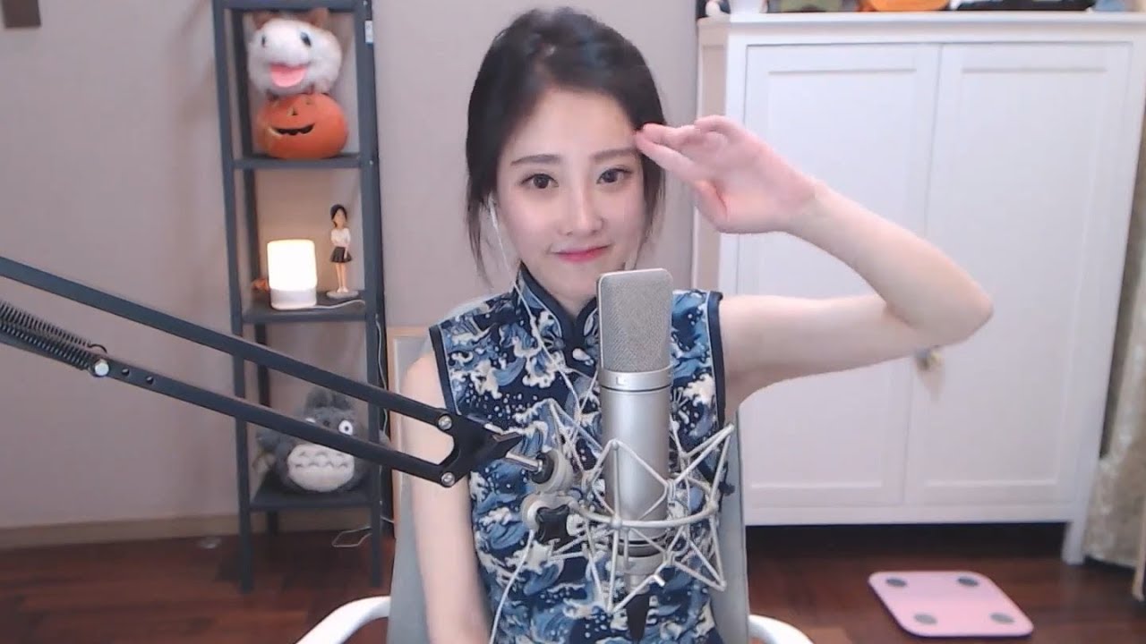 冯提莫《荷塘月色》Moonlight over the Lotus Pond - YouTube