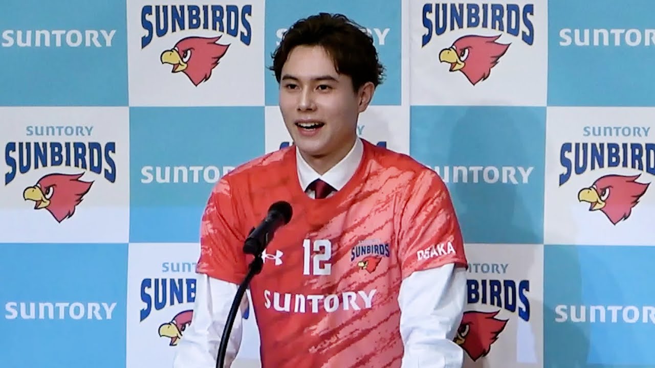 高橋藍「夢のスポーツに」 サントリー入団会見 バレーボール - YouTube