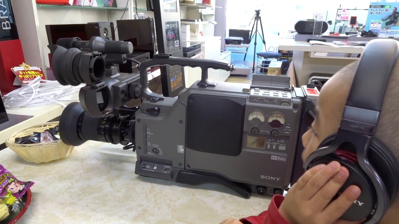 SONYのEDベータビデオカメラEDC-50をテストする4歳児 - YouTube