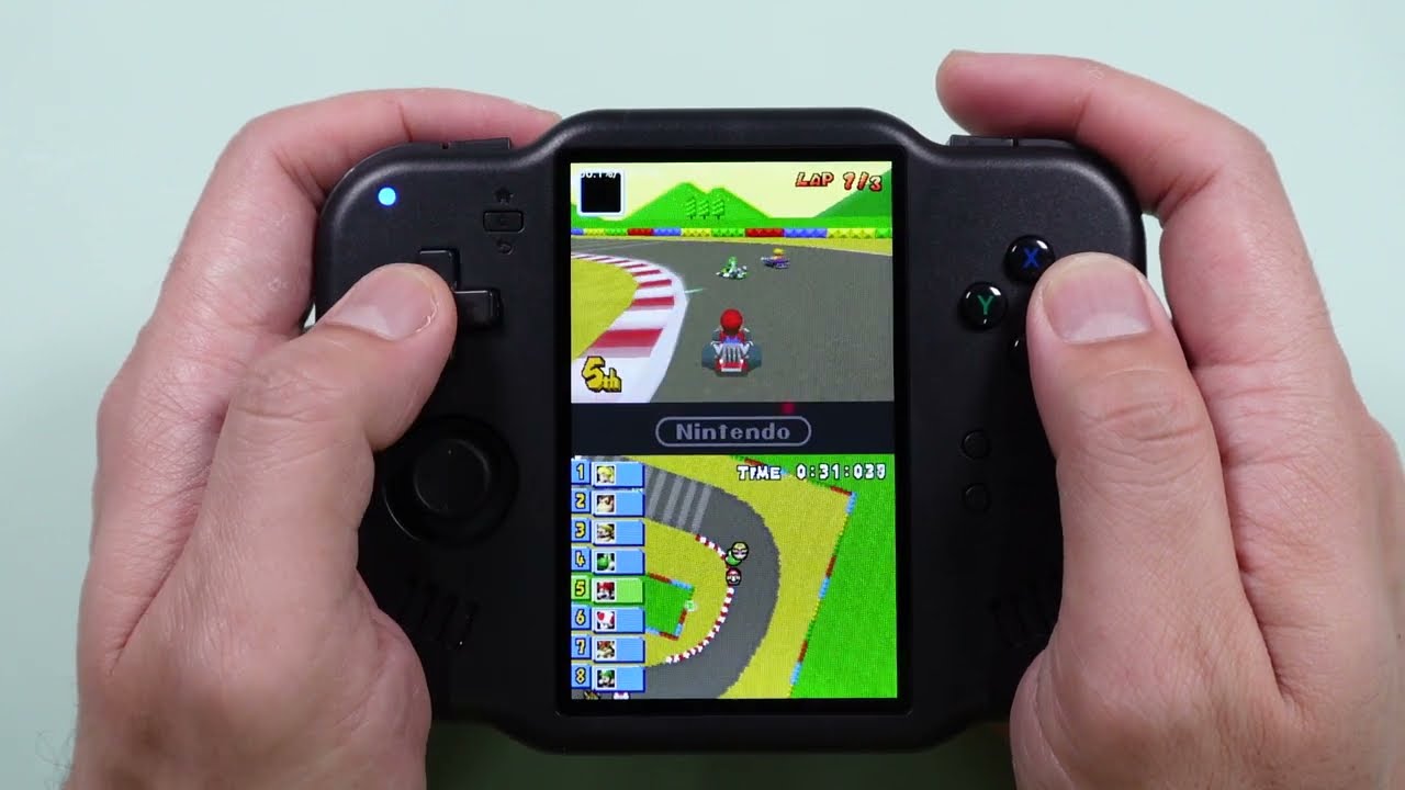 ニンテンドーDSの2画面ゲームをプレイできる携帯ゲーム機「MagicX Zero