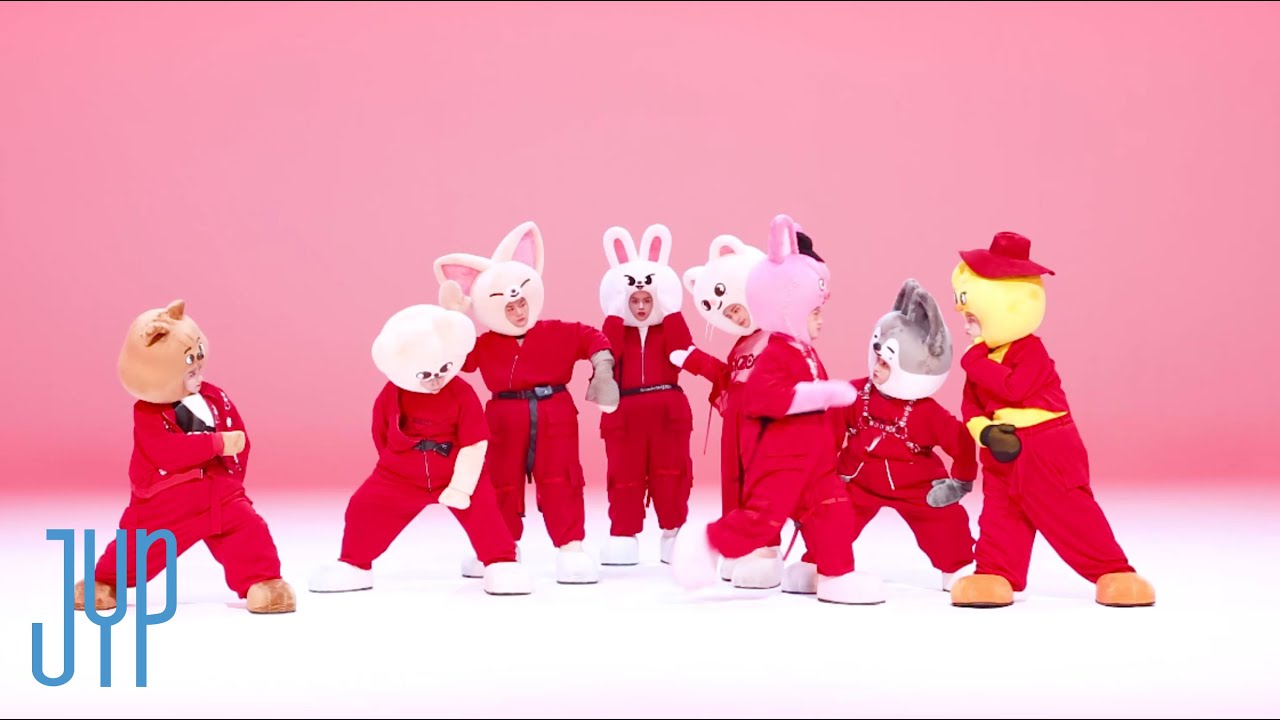 Stray Kids “소리꾼(Thunderous)” SKZOO ver. FULL CAM - YouTube