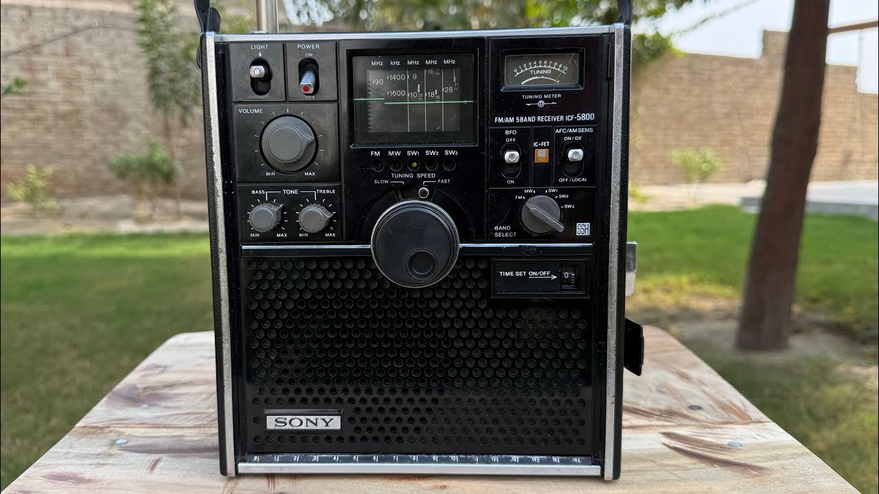 Sony ICF 5800 Radio: Medium Waves Master - YouTube