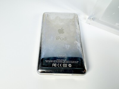 Apple iPod Classic 5.5th Generation 30GB MA444J MA444LL White