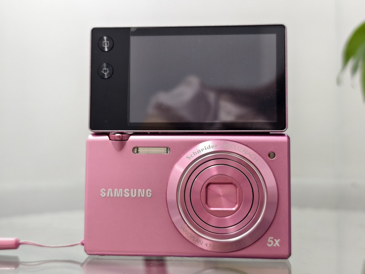 Samsung MV800 Digital Camera 5X Optical Zoom Selfie Flip-out Vlog