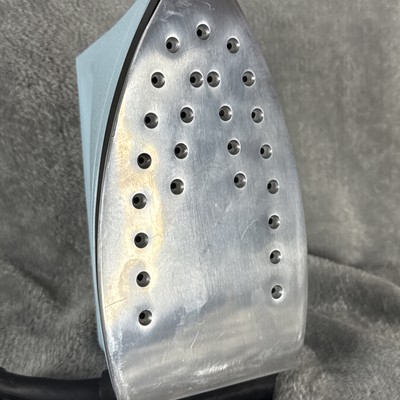 Vintage GE General Electric Light N Easy Steam & Dry Iron Powder