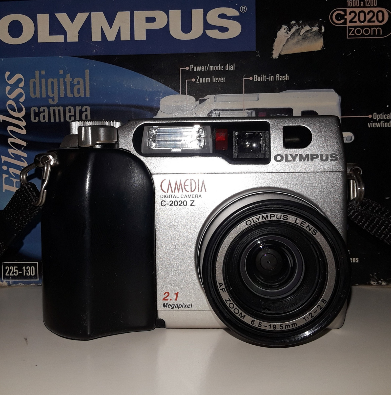 Olympus CAMEDIA C-2020 Zoom 2.1MP Digital Camera - Black