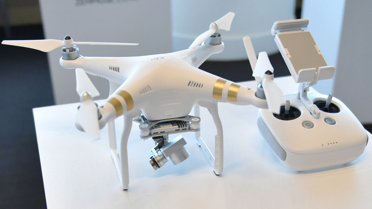 4K撮影・YouTube配信も可能な空撮ドローン「DJI Phantom 3」の新機種