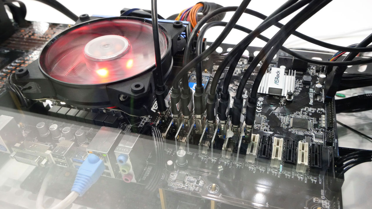 Bitcoinを思う存分堀りまくれるグラボ13枚搭載可能な「ASRock H110 Pro