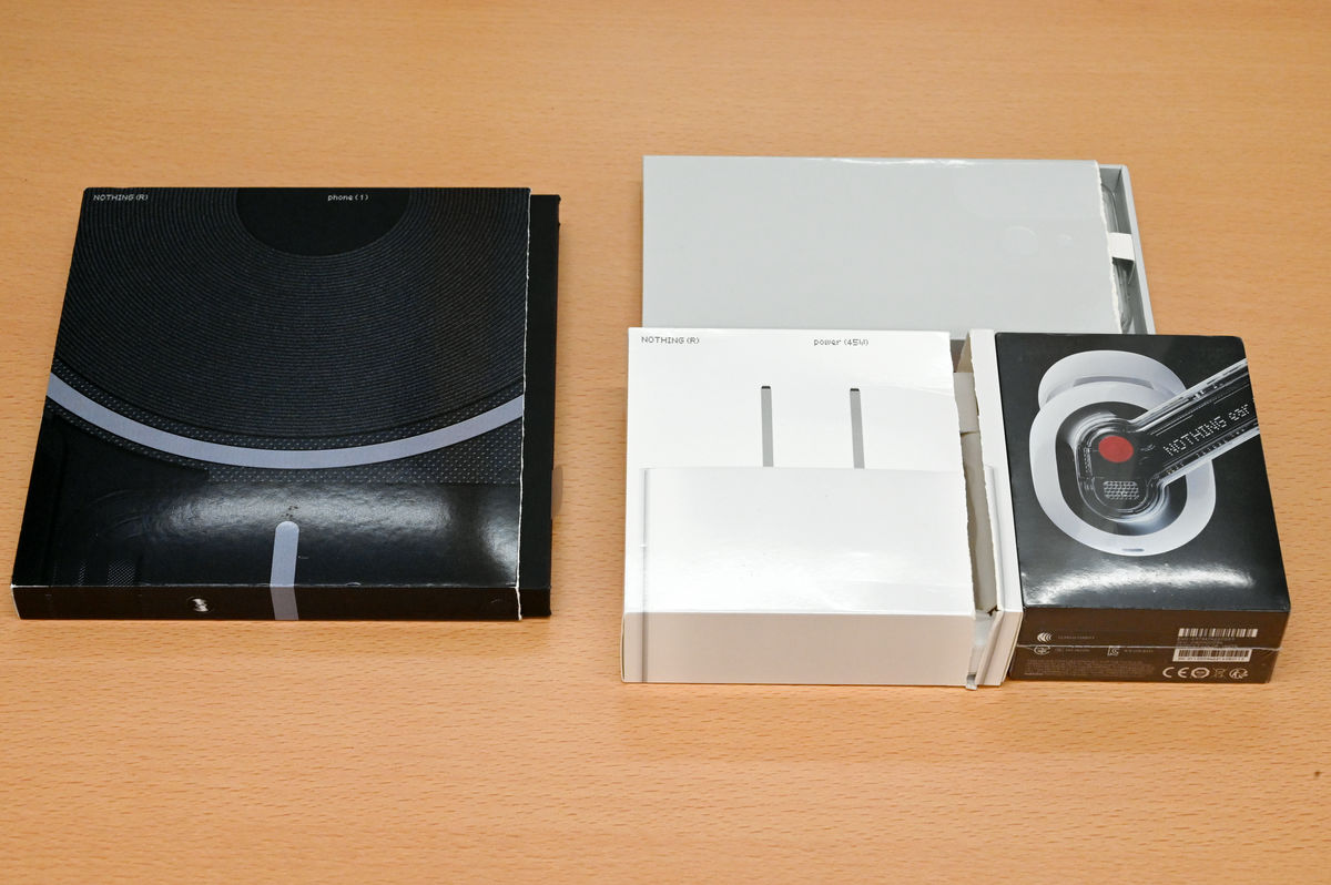 背面スケルトンで所有感マシマシなスマホ「Nothing Phone (1)」外観