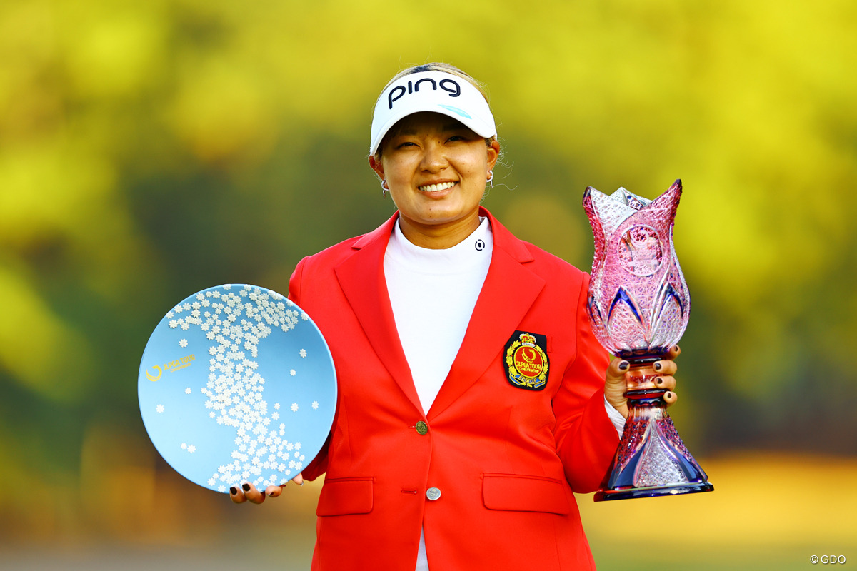 鈴木愛が岩井千怜とのプレーオフ制す 今季最終戦で9年ぶり国内メジャー