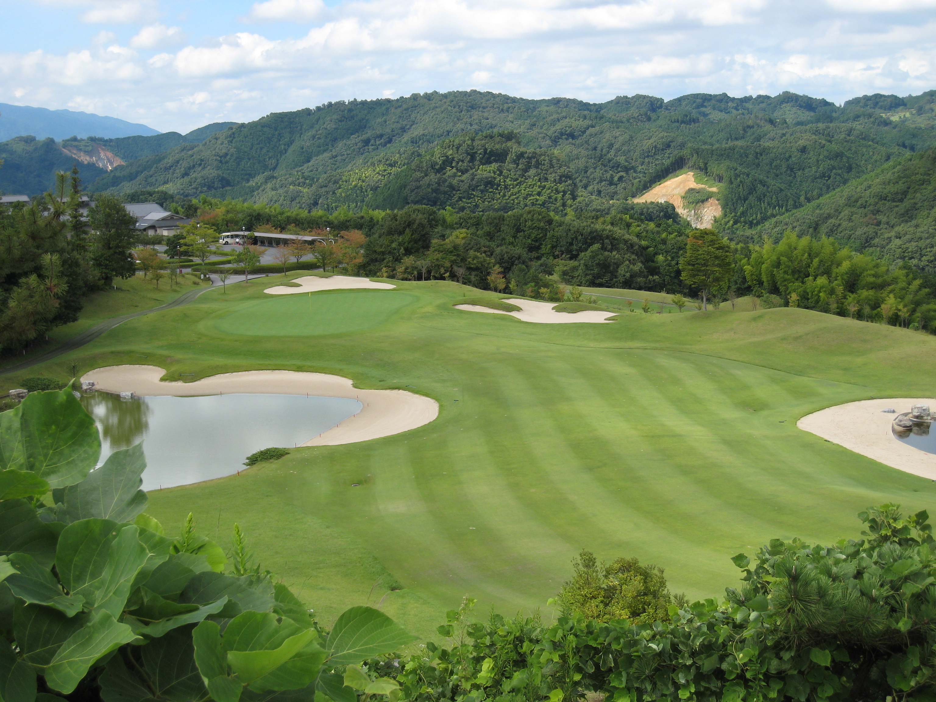 花吉野カンツリー倶楽部を予約する｜GDOゴルフ場予約